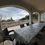 77 With Pool And Apartman