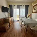 Apartman 77 With Pool And *