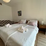Apartman 77 With Pool And