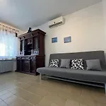 Apartman 77 With Pool And