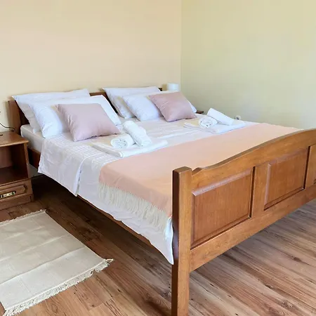 77 With Pool And Appartement Starigrad Paklenica