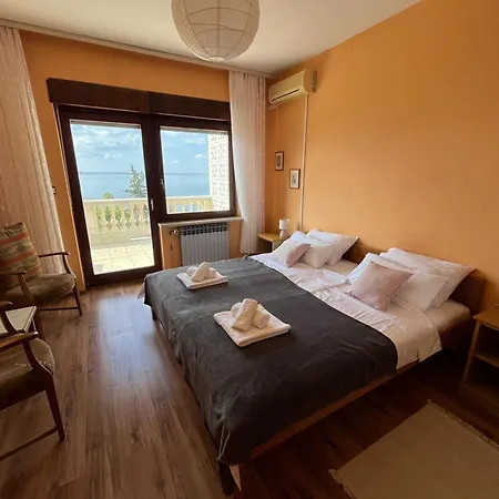 Appartement 77 With Pool And Starigrad Paklenica