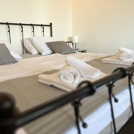 77 With Pool And Daire *