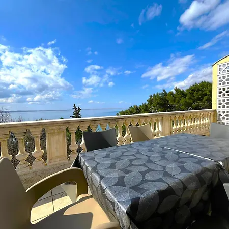 77 With Pool And Daire Starigrad Paklenica