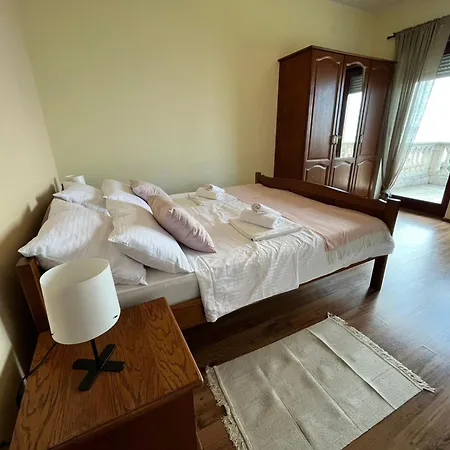 Daire 77 With Pool And Starigrad Paklenica