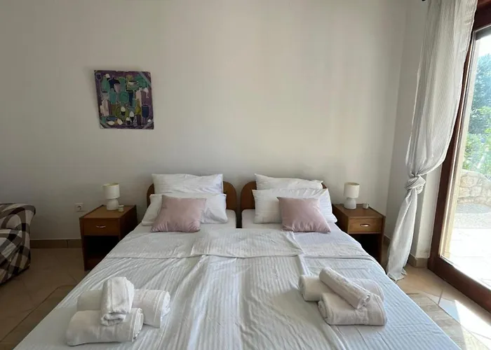 Appartement 77 With Pool And Starigrad Paklenica