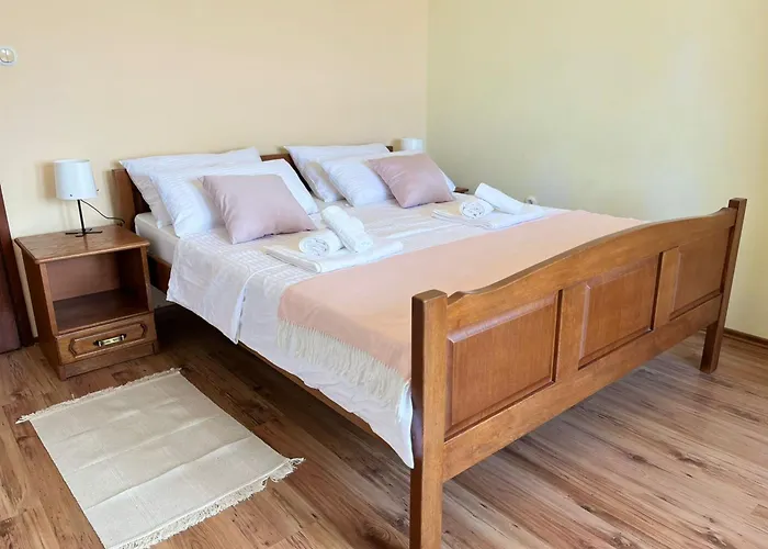 77 With Pool And Appartement Starigrad Paklenica