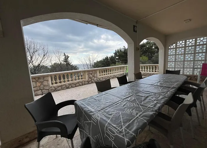 77 With Pool And Appartement