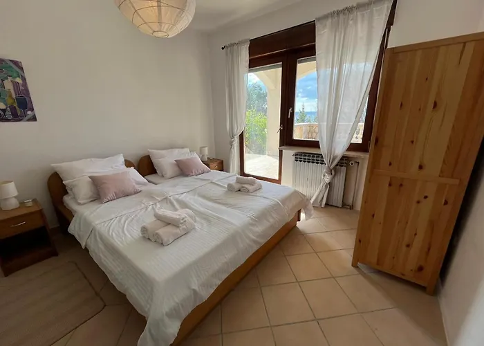 Appartement 77 With Pool And