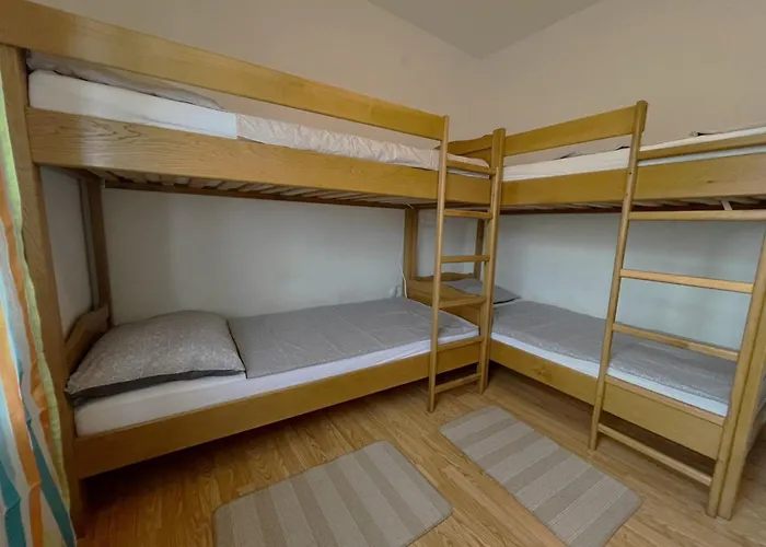 77 With Pool And Apartamento Starigrad Paklenica