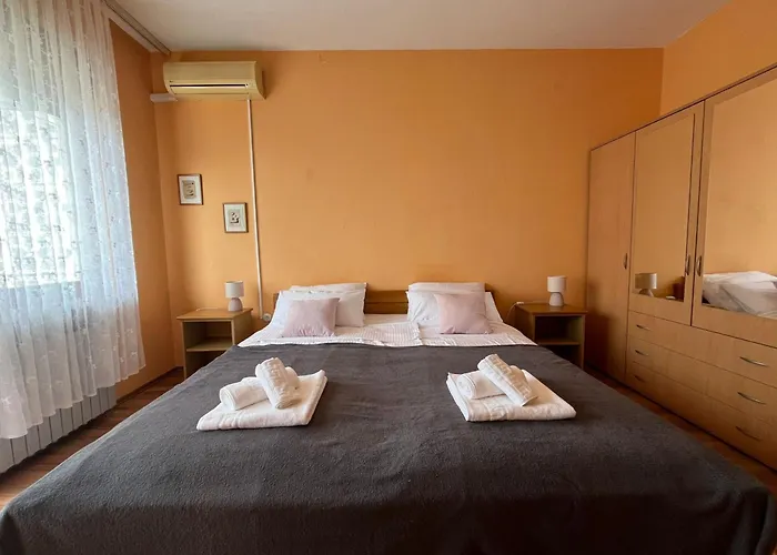 Appartement 77 With Pool And *