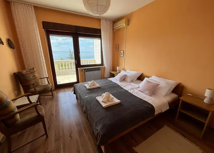 Apartamento 77 With Pool And Starigrad Paklenica