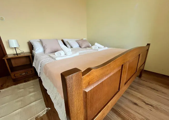 Appartement 77 With Pool And