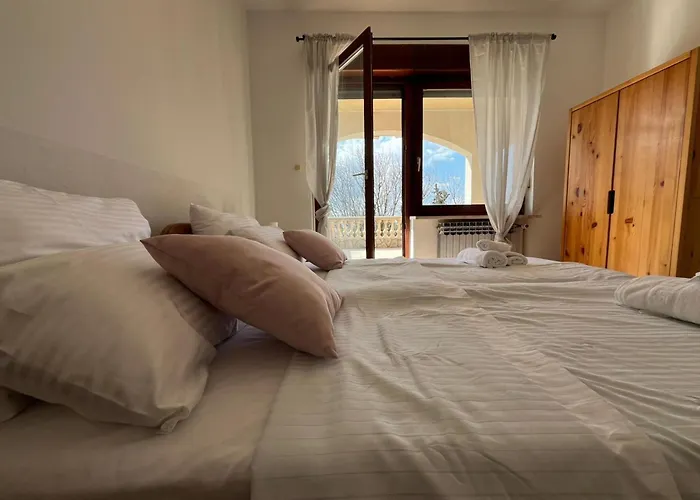 Appartement 77 With Pool And *