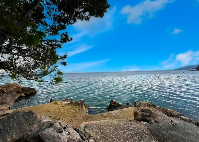 77 With Pool And Apartamento Starigrad Paklenica