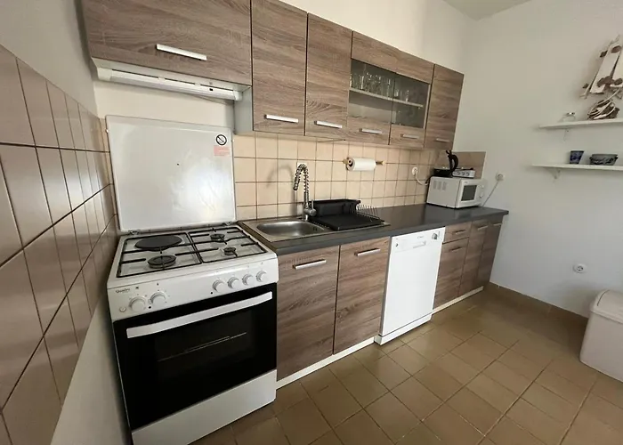 77 With Pool And Apartamento