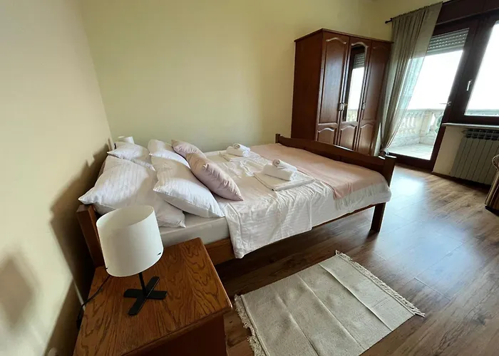 Apartamento 77 With Pool And Starigrad Paklenica